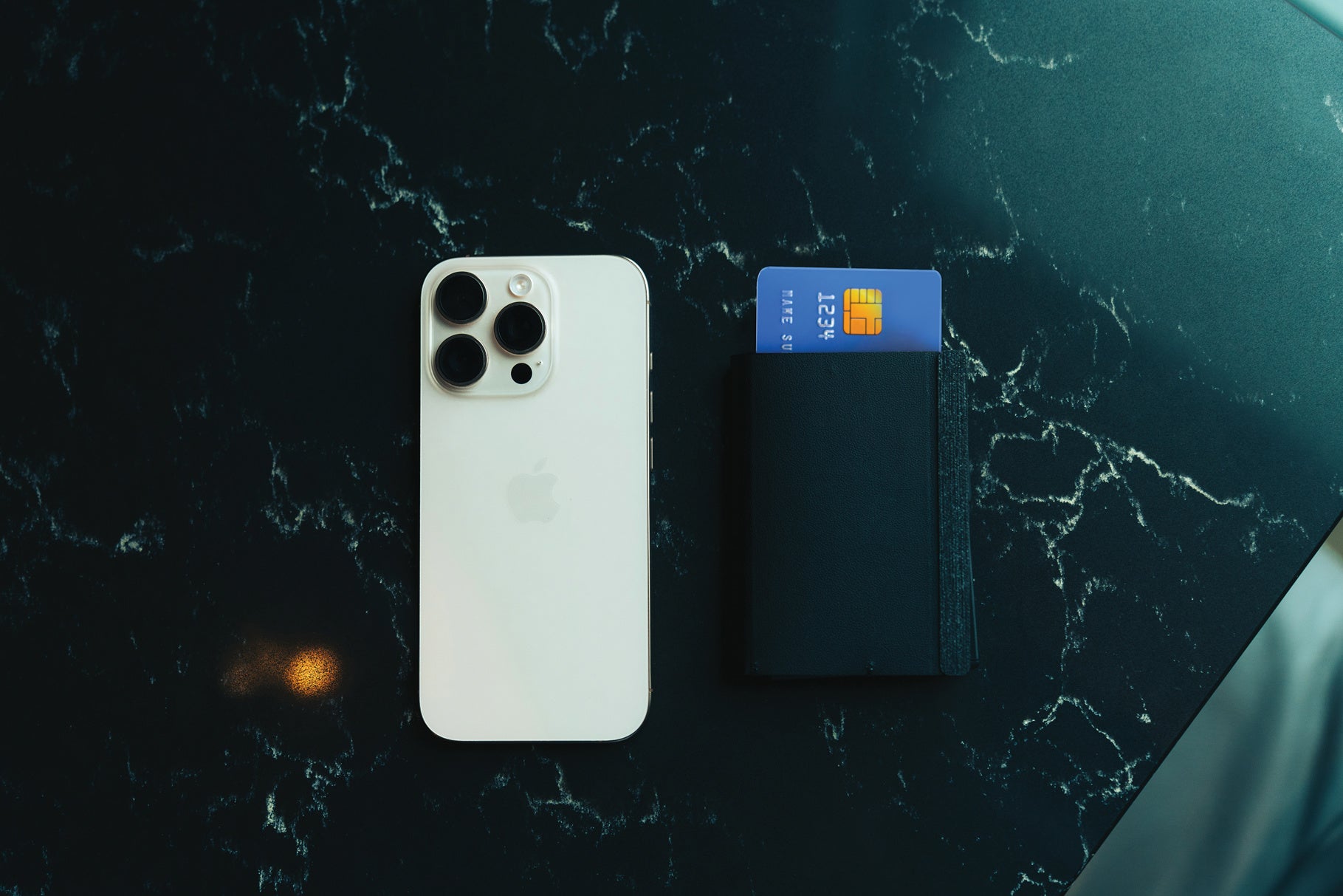 Seekcard RCS rPolyester kortholder med globalt lokalisering